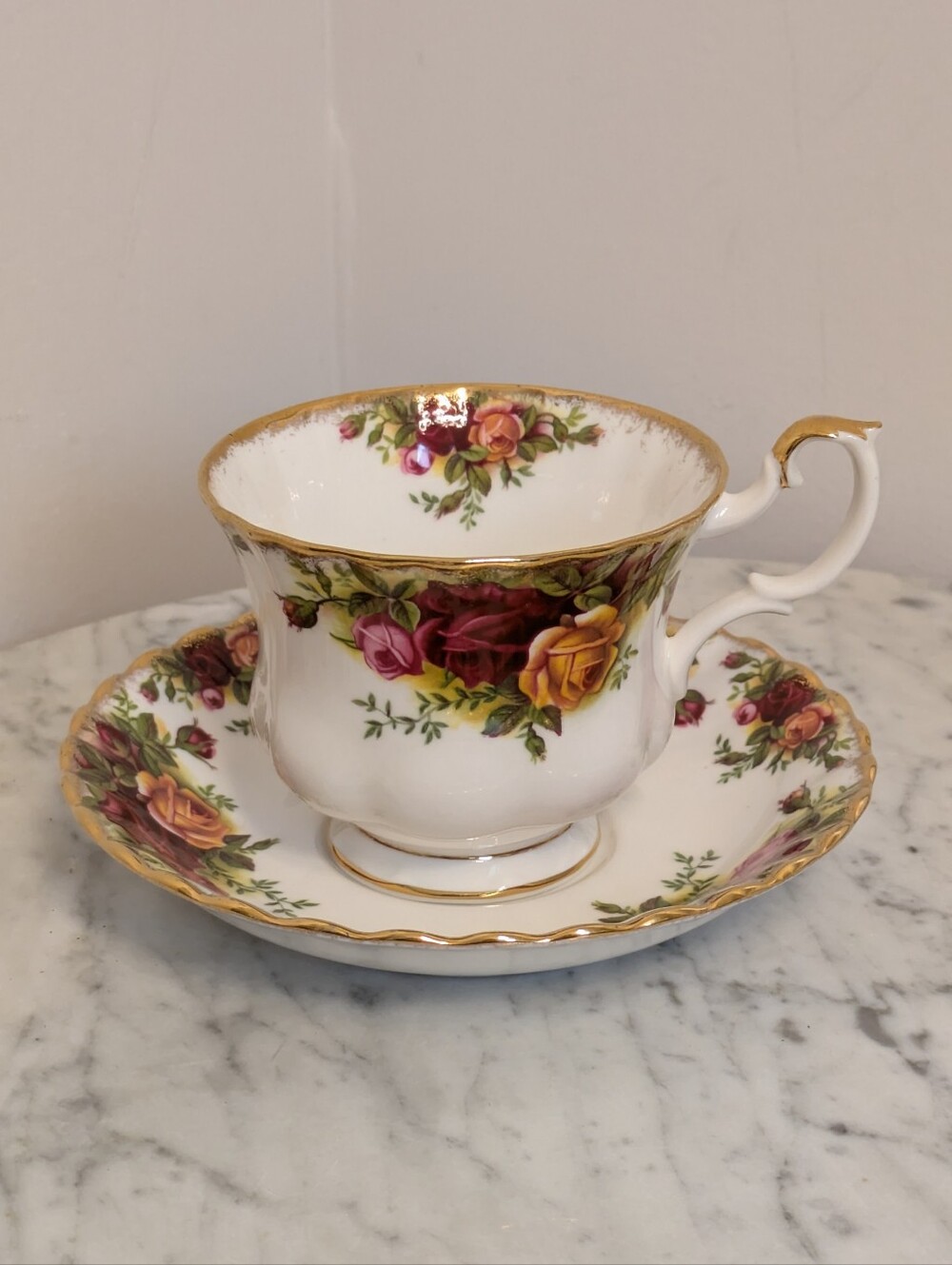 Old Country Roses Royal Albert Tea Cup & Saucer Set